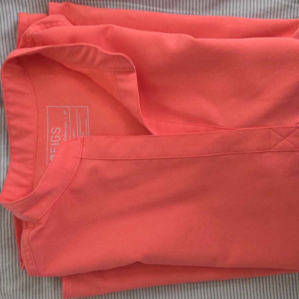 Rafaela oversized scrub top in Limited edition Coral